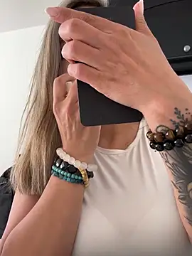  Abril-Office1 online show from 01-17-25, 06:02