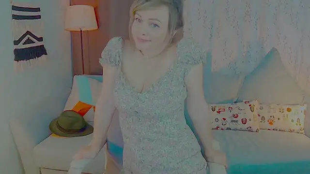 Snapshot of NandiSmile chatting on 10-15-25, 06:02 NandiSmile online show from 10-15-25, 06:02