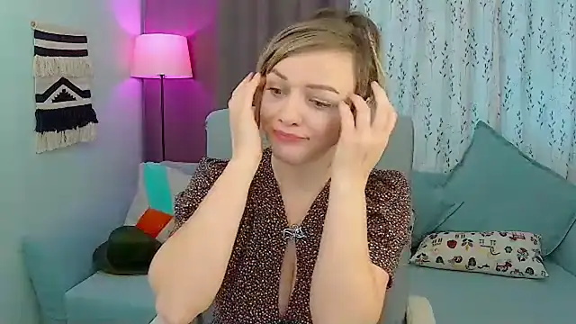 Snapshot of NandiSmile chatting on 10-18-25, 12:06 NandiSmile online show from 10-18-25, 12:06