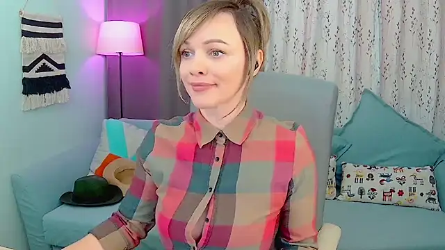 Snapshot of NandiSmile chatting on 11-03-25, 09:32 NandiSmile online show from 11-03-25, 09:32