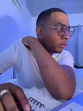 Snapshot of Arwens_bell08 chatting on 03-06-25, 11:31 Arwens bell08 online show from 03-06-25, 11:31