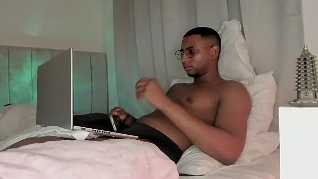 Snapshot of Arwens_bell08 chatting on 02-27-26, 01:16 Arwens bell08 online show from 02-27-26, 01:16