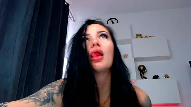 arianatattoos online show from 10-18-25, 07:53