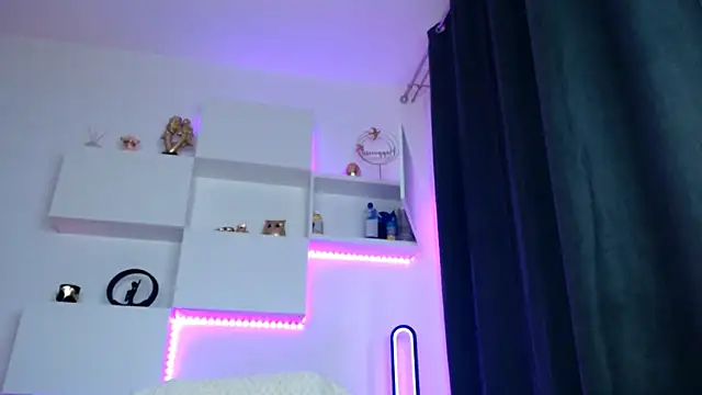 arianatattoos online show from 03-26-26, 06:52