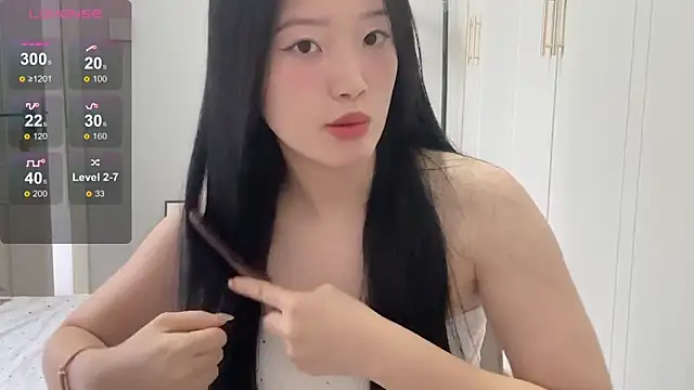 Snapshot of rose-u chatting on 10-30-25, 01:29 rose-u online show from 10-30-25, 01:29