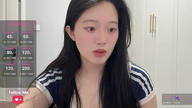 Snapshot of rose-u chatting on 03-17-26, 01:32 rose-u online show from 03-17-26, 01:32