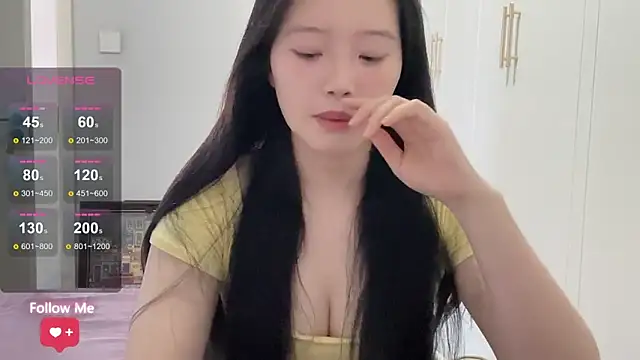 Snapshot of rose-u chatting on 03-27-26, 01:22 rose-u online show from 03-27-26, 01:22