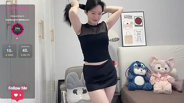 Snapshot of rose-u chatting on 04-04-26, 01:37 rose-u online show from 04-04-26, 01:37