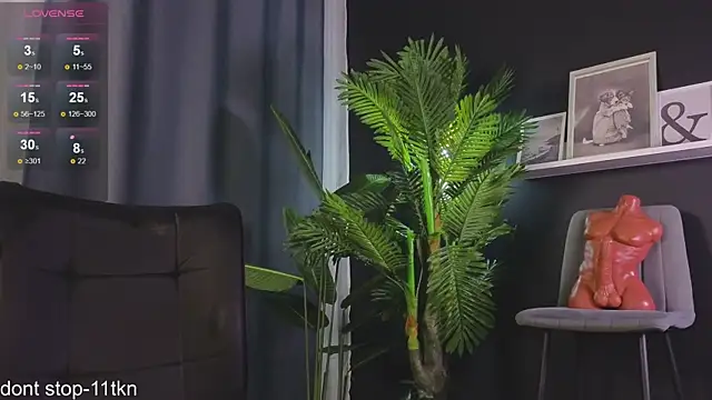 Snapshot of milly_shy chatting on 12-20-24, 10:38 milly shy online show from 12-20-24, 10:38