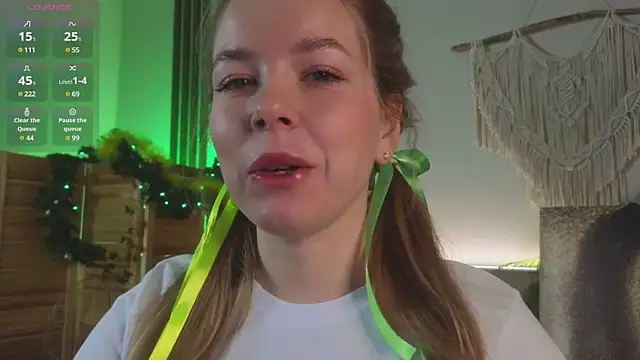 Snapshot of milly_shy chatting on 12-30-24, 07:15 milly shy online show from 12-30-24, 07:15