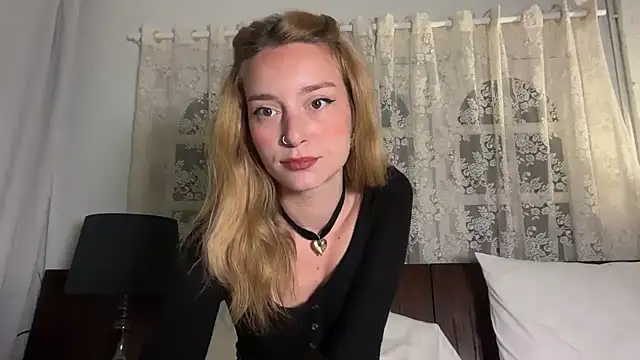 Snapshot of SirenaBelle chatting on 05-17-26, 09:55 SirenaBelle online show from 05-17-26, 09:55