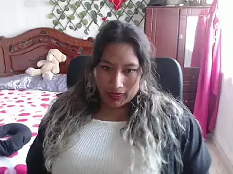 Snapshot of EmilyLove1014 chatting on 01-04-25, 06:30 EmilyLove1014 online show from 01-04-25, 06:30