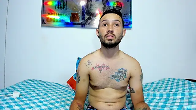 Snapshot of Bad_Couple_1 chatting on 12-18-24, 09:29 Bad Couple 1 online show from 12-18-24, 09:29