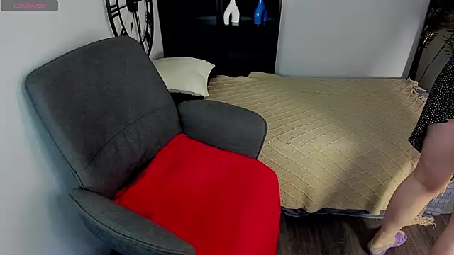 Snapshot of ZoeEast chatting on 11-26-25, 01:23 ZoeEast online show from 11-26-25, 01:23