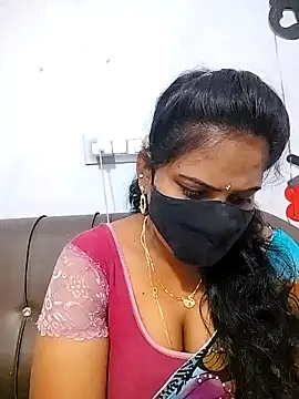 Snapshot of melina214 chatting on 02-26-26, 05:06 melina214 online show from 02-26-26, 05:06