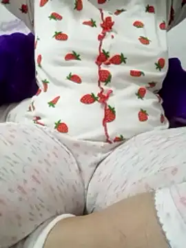 Snapshot of Bombamom chatting on 03-04-26, 08:31 Bombamom online show from 03-04-26, 08:31