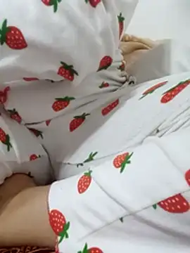 Snapshot of Bombamom chatting on 04-01-26, 06:25 Bombamom online show from 04-01-26, 06:25