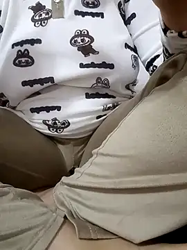 Snapshot of Bombamom chatting on 04-02-26, 06:38 Bombamom online show from 04-02-26, 06:38