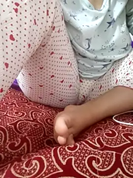 Snapshot of Bombamom chatting on 04-04-26, 05:21 Bombamom online show from 04-04-26, 05:21