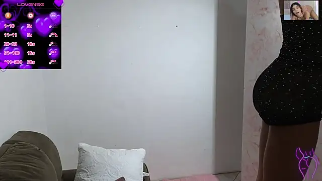 Snapshot of ElisaBoyer chatting on 10-13-25, 07:36 ElisaBoyer online show from 10-13-25, 07:36