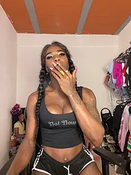 Snapshot of Richchocolatesweet_ chatting on 09-23-25, 12:46 Richchocolatesweet online show from 09-23-25, 12:46