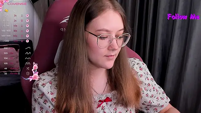 Snapshot of bunny_bubble chatting on 10-13-25, 11:16 bunny bubble online show from 10-13-25, 11:16