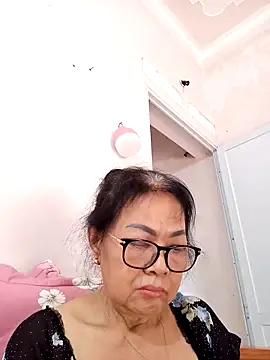 Hotestlove online show from 05-06-26, 05:14
