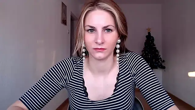 Snapshot of DagmarieFlirt chatting on 12-27-24, 07:18 DagmarieFlirt online show from 12-27-24, 07:18