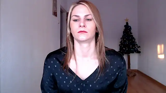 Snapshot of DagmarieFlirt chatting on 12-30-24, 07:15 DagmarieFlirt online show from 12-30-24, 07:15