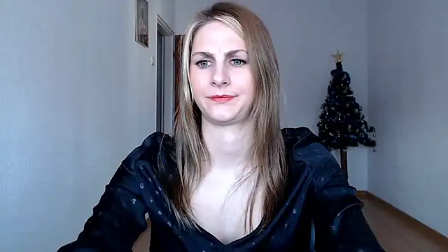 Snapshot of DagmarieFlirt chatting on 12-30-24, 10:21 DagmarieFlirt online show from 12-30-24, 10:21