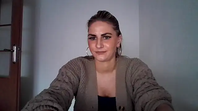 Snapshot of DagmarieFlirt chatting on 02-11-25, 04:56 DagmarieFlirt online show from 02-11-25, 04:56