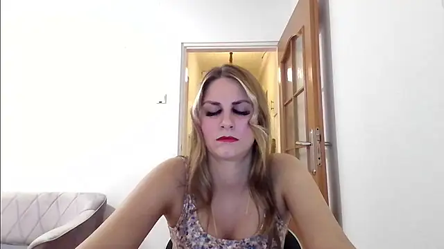 Snapshot of DagmarieFlirt chatting on 02-28-25, 07:14 DagmarieFlirt online show from 02-28-25, 07:14