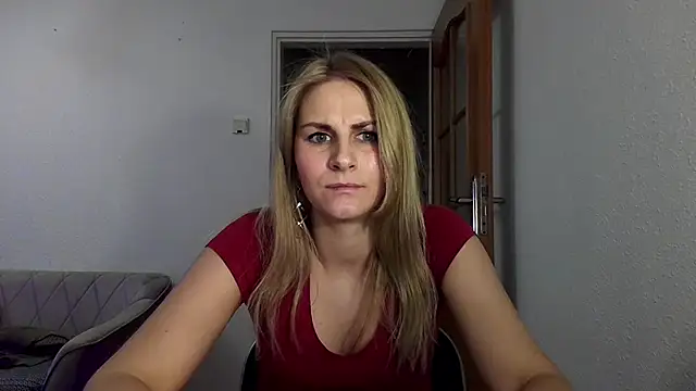 Snapshot of DagmarieFlirt chatting on 03-10-25, 04:25 DagmarieFlirt online show from 03-10-25, 04:25