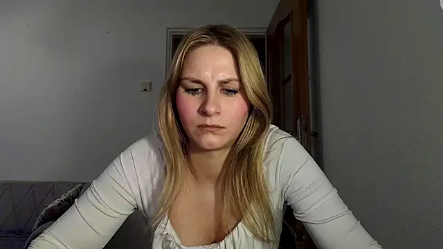 Snapshot of DagmarieFlirt chatting on 03-20-25, 09:24 DagmarieFlirt online show from 03-20-25, 09:24