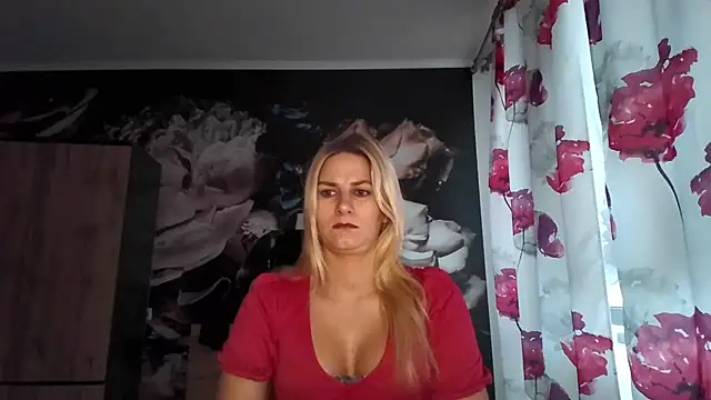 Snapshot of DagmarieFlirt chatting on 09-27-25, 05:12 DagmarieFlirt online show from 09-27-25, 05:12