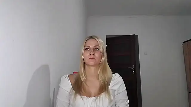 Snapshot of DagmarieFlirt chatting on 10-29-25, 07:15 DagmarieFlirt online show from 10-29-25, 07:15