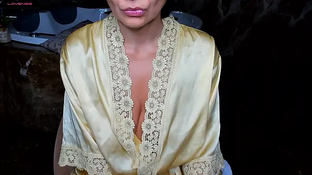 Snapshot of yourastral chatting on 11-17-25, 07:03 yourastral online show from 11-17-25, 07:03