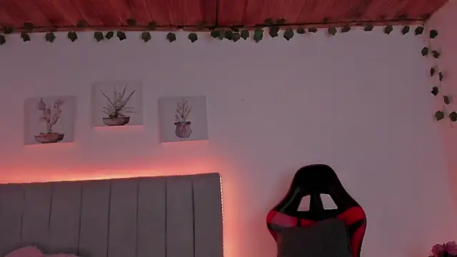 Snapshot of _janiis chatting on 01-07-26, 10:45 janiis online show from 01-07-26, 10:45