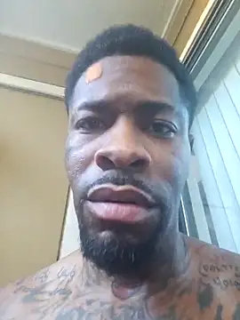 Snapshot of bossman-P5 chatting on 10-11-25, 10:30 bossman-P5 online show from 10-11-25, 10:30