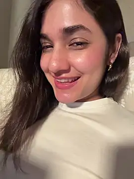 Snapshot of CuteeRose chatting on 03-14-26, 07:03 CuteeRose online show from 03-14-26, 07:03