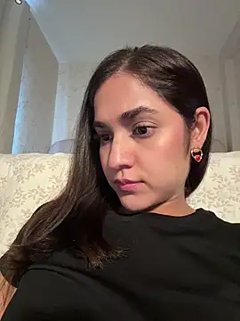 Snapshot of CuteeRose chatting on 03-25-26, 05:52 CuteeRose online show from 03-25-26, 05:52