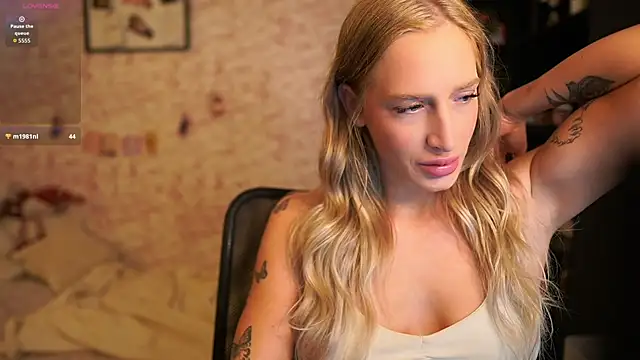 Nicolette  Shea  online show from 01-10-26, 09:44