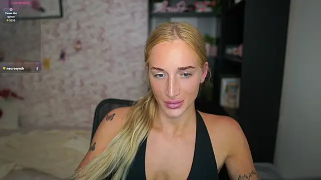 Nicolette  Shea  online show from 02-04-26, 08:03