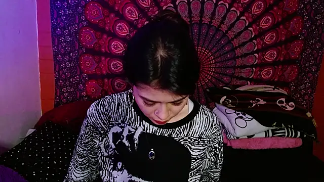 Snapshot of AbbySccott chatting on 09-19-25, 01:51 AbbySccott online show from 09-19-25, 01:51