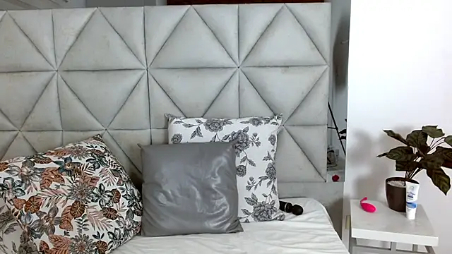nina pons online show from 12-11-24, 02:30