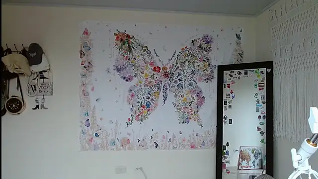 Snapshot of reaLISStic chatting on 11-27-25, 04:20 reaLISStic online show from 11-27-25, 04:20