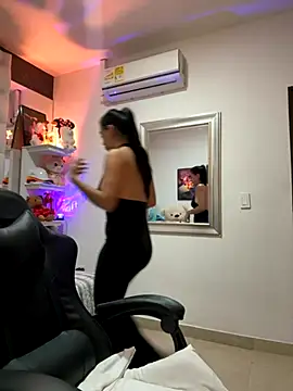 ZarahEvans online show from 10-13-25, 03:23