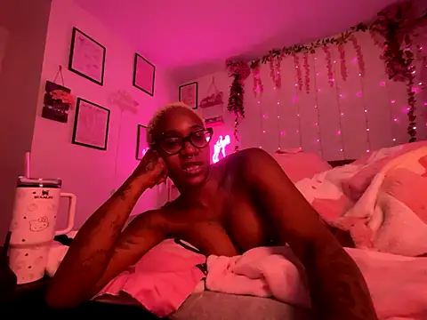 VixenCapri online show from 11-16-25, 03:01