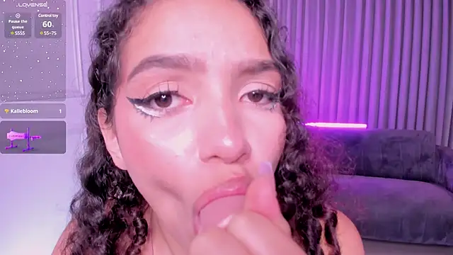 Snapshot of anahi_curlie1 chatting on 03-14-25, 08:21 anahi curlie1 online show from 03-14-25, 08:21