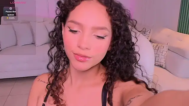 Snapshot of anahi_curlie1 chatting on 04-09-26, 06:19 anahi curlie1 online show from 04-09-26, 06:19